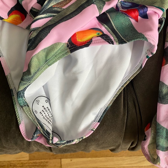 Swimsuit/Bodysuit - Picture 2 of 7